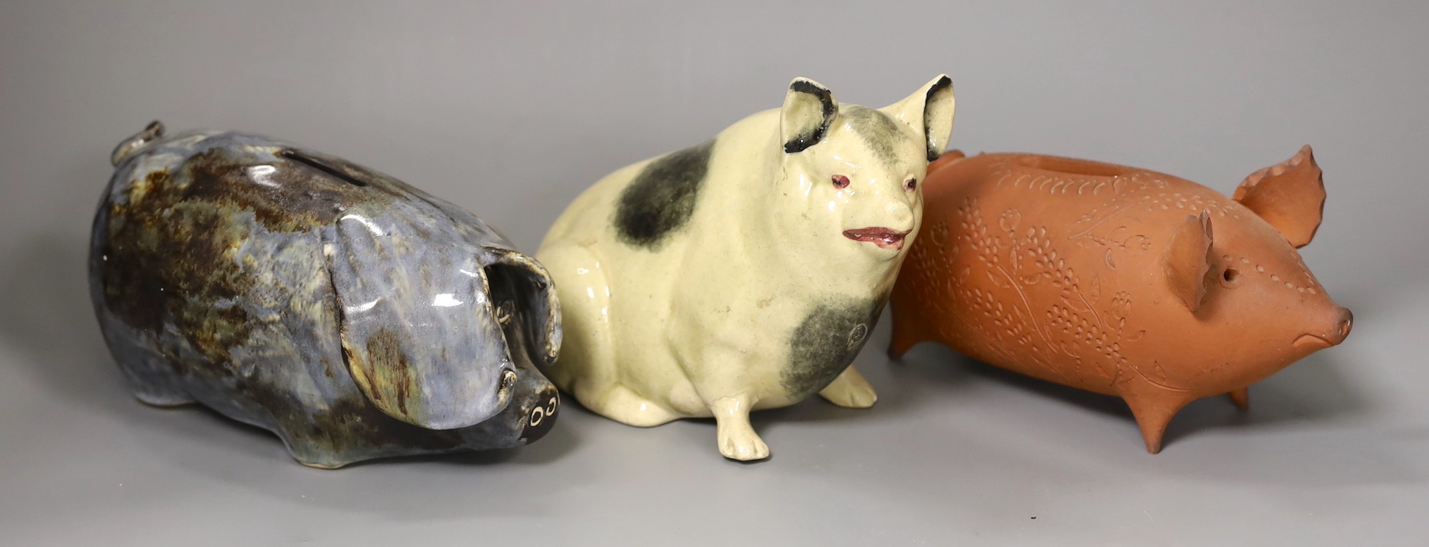 An early 20th century glazed pottery pig and 2 studio pottery pigs by Paul Whalley and Quinnett Rushett, tallest 15cm